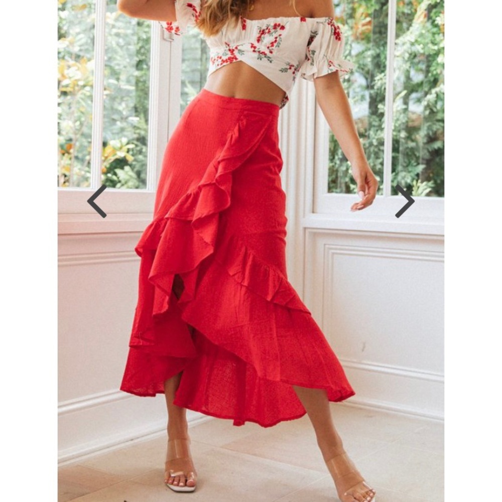Red skirt (never worn)